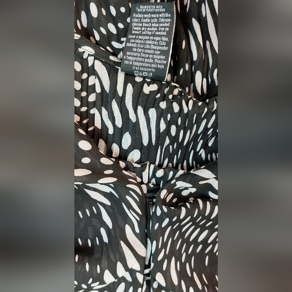 George Black White Chiffon Blouse Size 22/24 Ruffled Neckline Flutter Sleeves - Picture 8 of 11